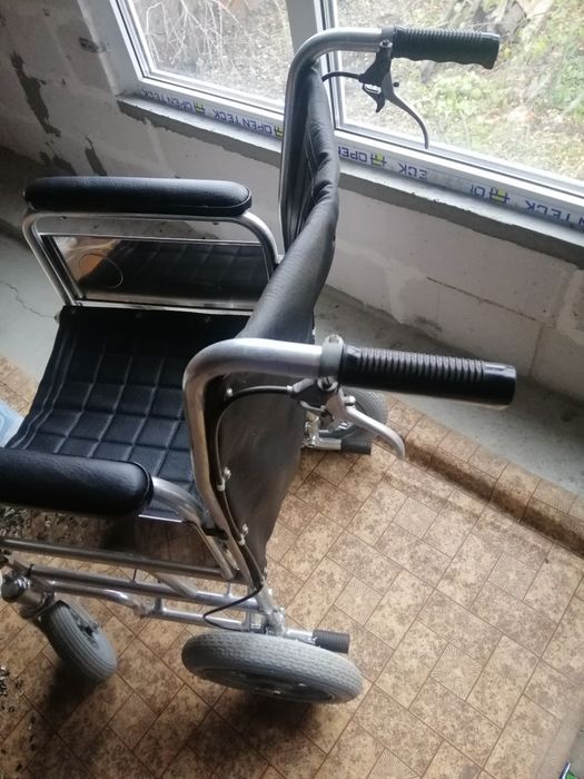 Інвалідне кресло, візок.