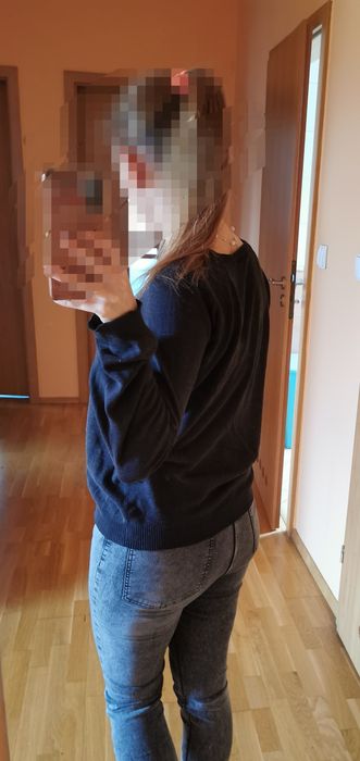 lekki czarny sweterek Sinsay, ze srebrnym serduszkiem, S/M