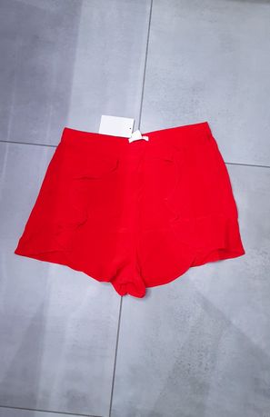 Eleganckie czerwone shorty HM 36 S z falbaną wysoki stan