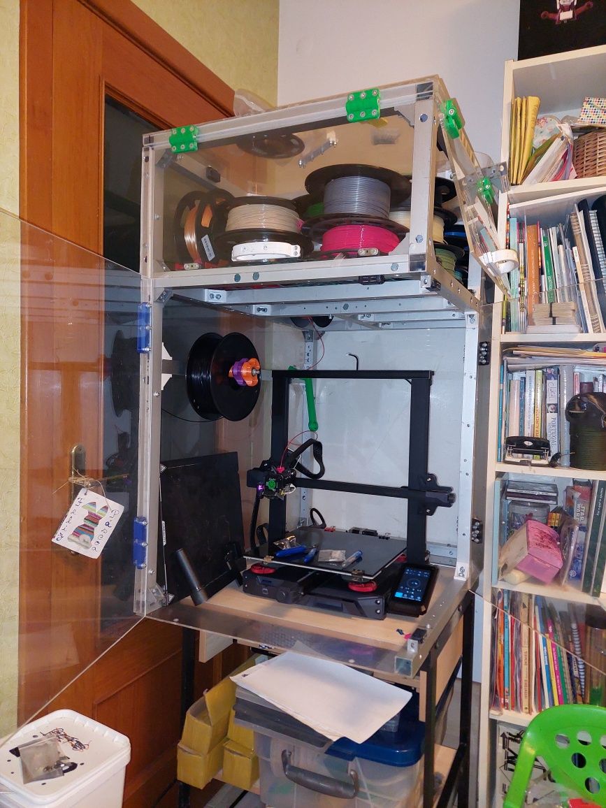 Mesa e cabine com armazenamento para impressoras 3d
