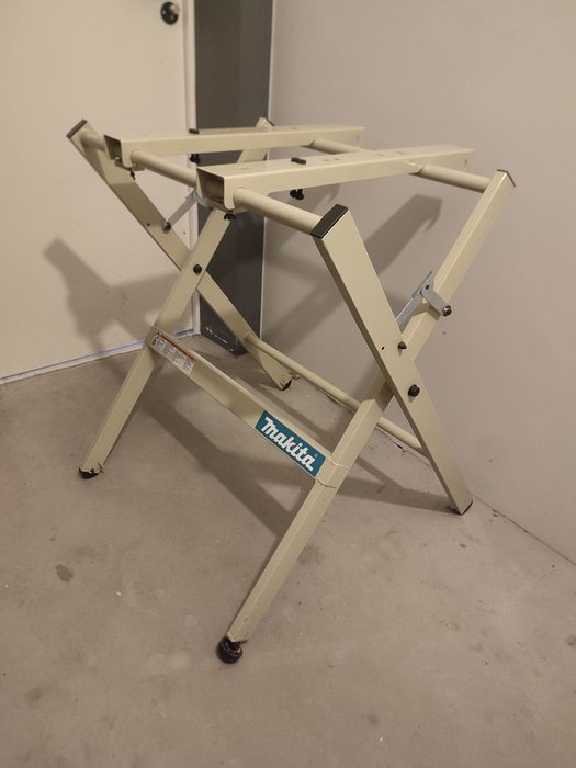 Rozkładany stolik Makita do grubościówki