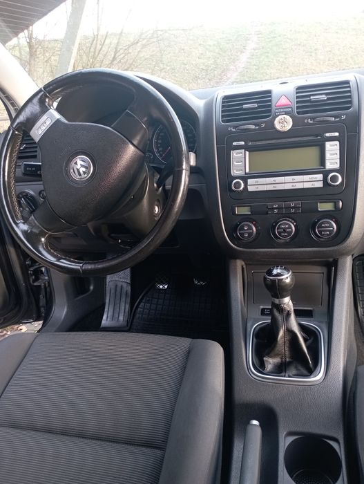 Volkswagen Golf 5 w sam raz na pierwszy samochód dla młodego kierowcy