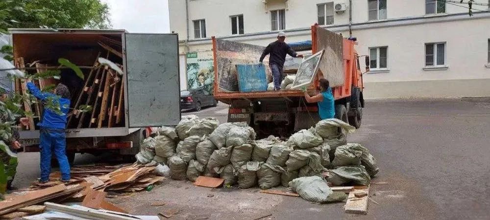Вивіз сміття по Вінниці Вивоз мусора послуги грузчиків вывоз мебели