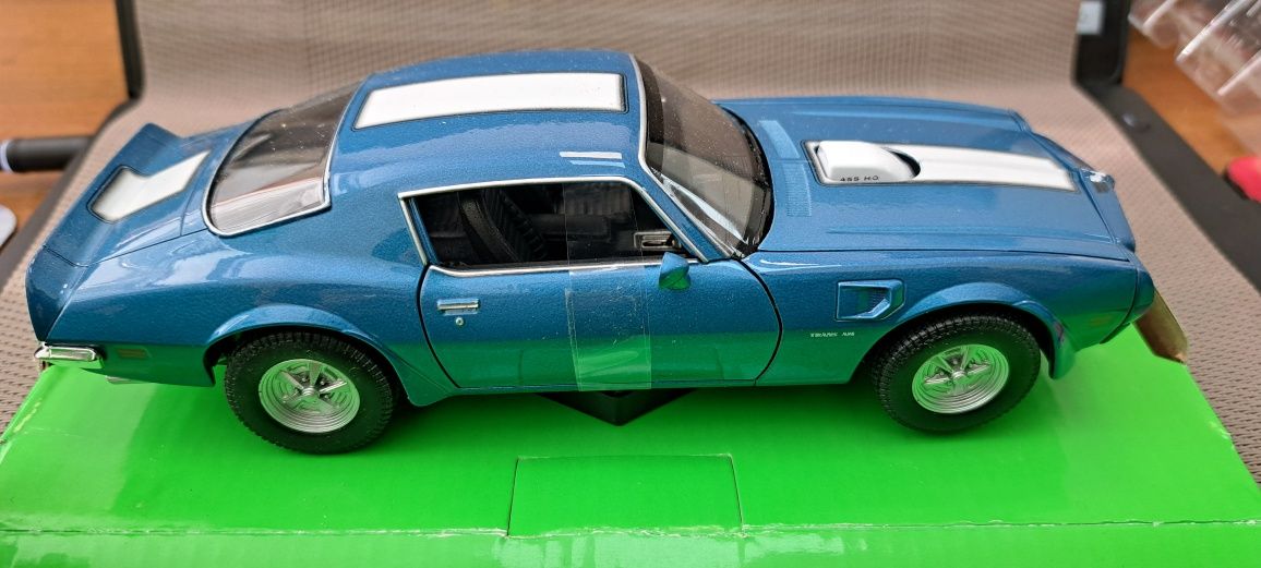 Машинка модель pontiac trans Am 1972 1/24 welly