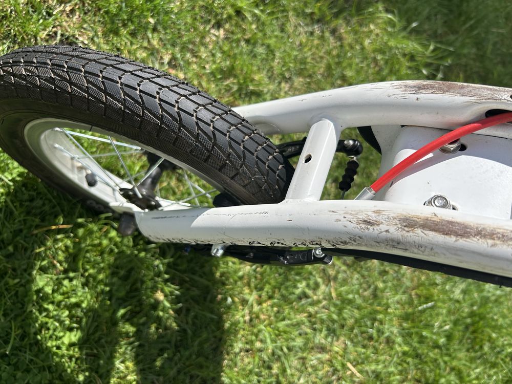 Hulajnoga Yedoo Wzoom do 100 kg koła pompowane biała