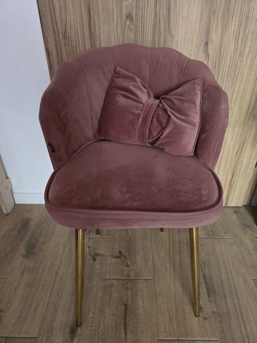 Krzesło tapicerowane muszelka z poduszką