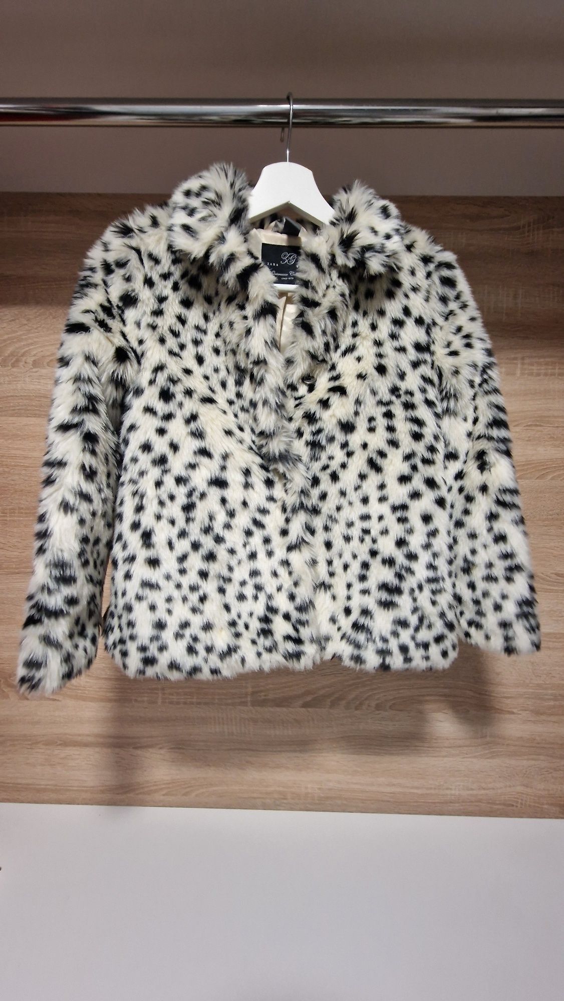 Piękne futerko Zara r.128