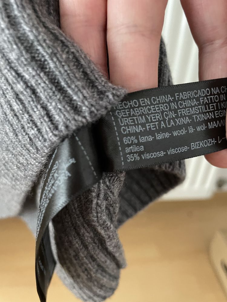 Efektowna kamizelka , sweterek Massimo Dutti.    Wełna  , kaszmir ..