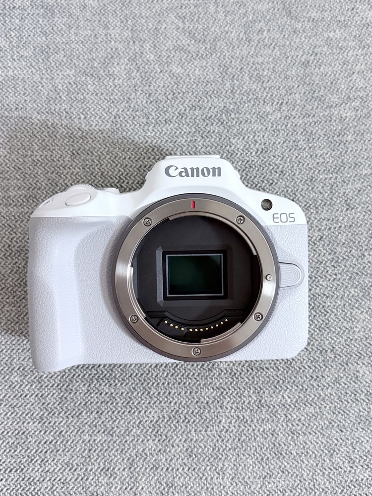 Máquina Fotográfica CANON EOS R50 WHITE + RF-S 18-45MM SILVER