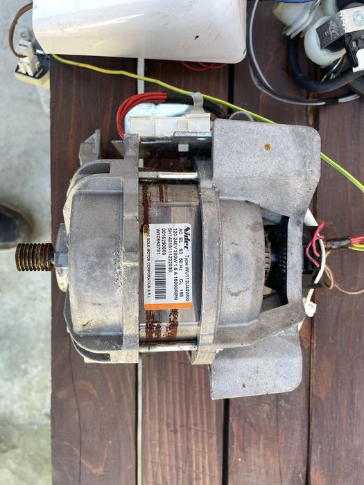 Запчастини до пральної машини Indesit Indesit BTW A51052