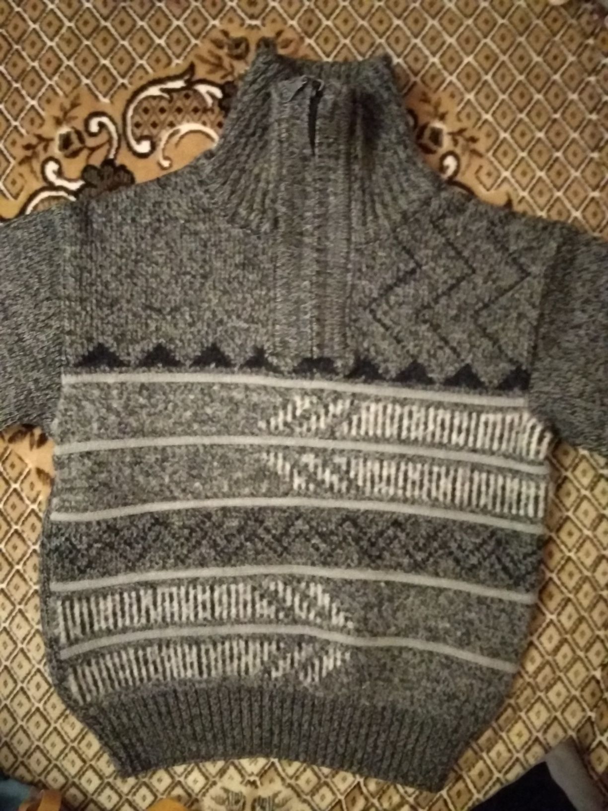 Теплый детский свитер