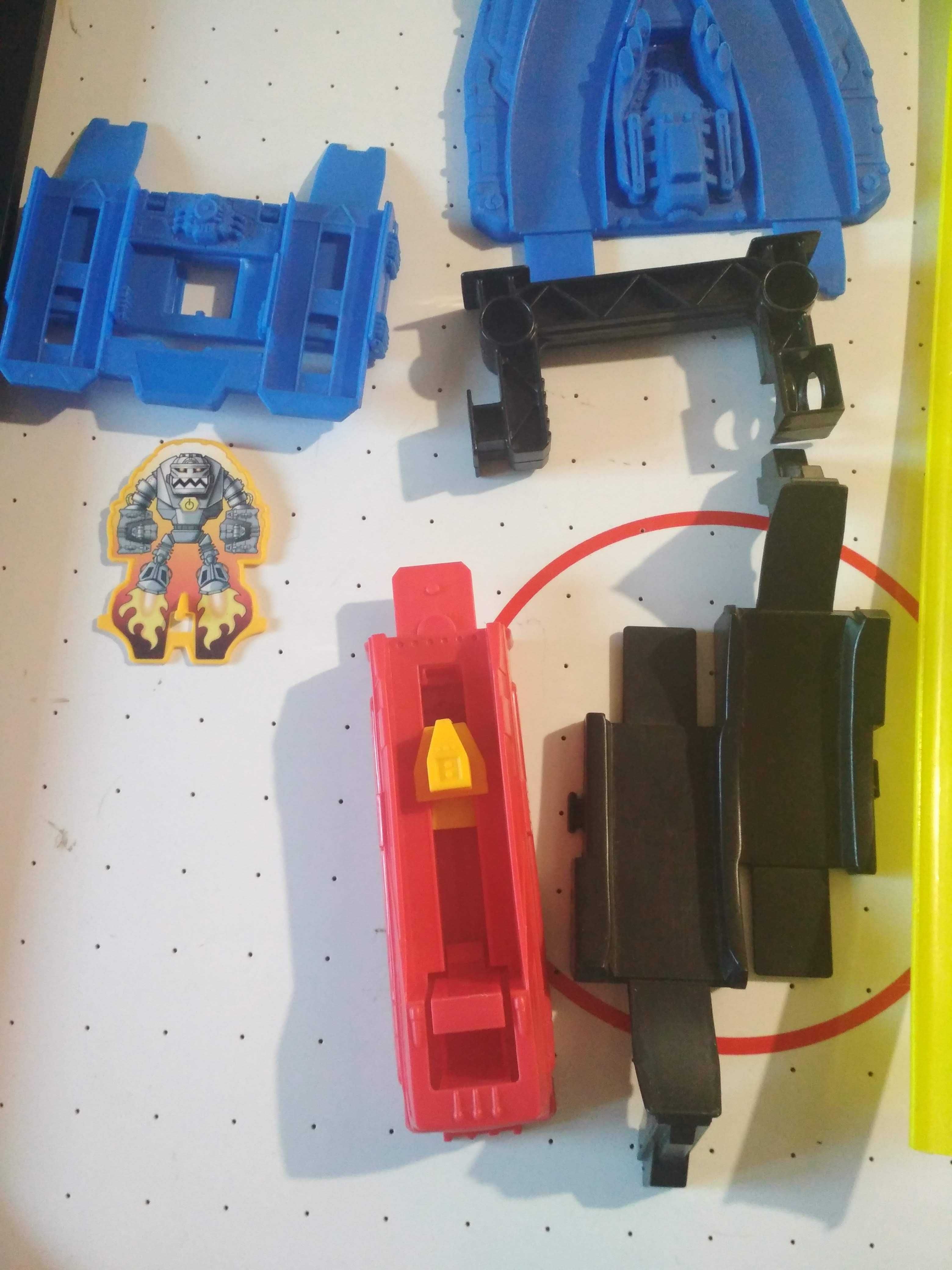 Pistas Hotwheels e outra