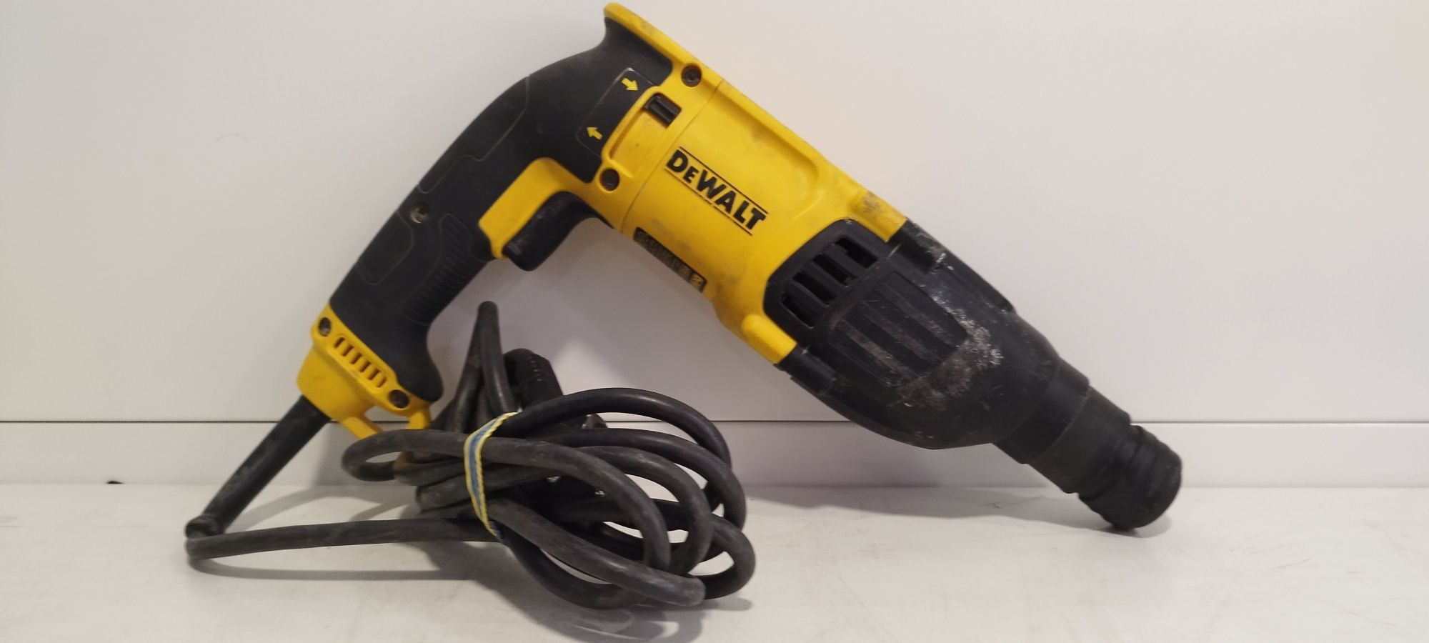 Продам перфоратор Dewalt D25133