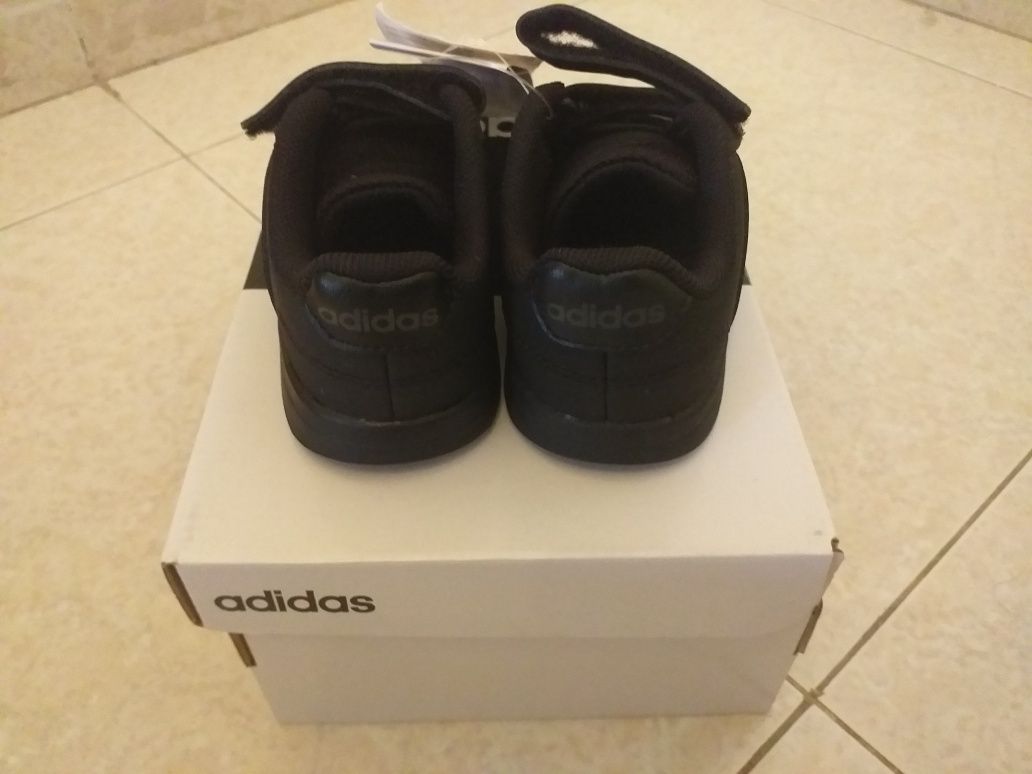 Tenis da Adidas Pretos Novos