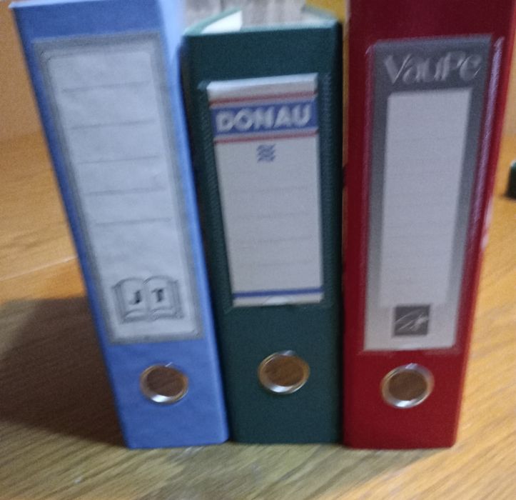 Oddam za 10 zł 3 segregatory mniejsze od A4