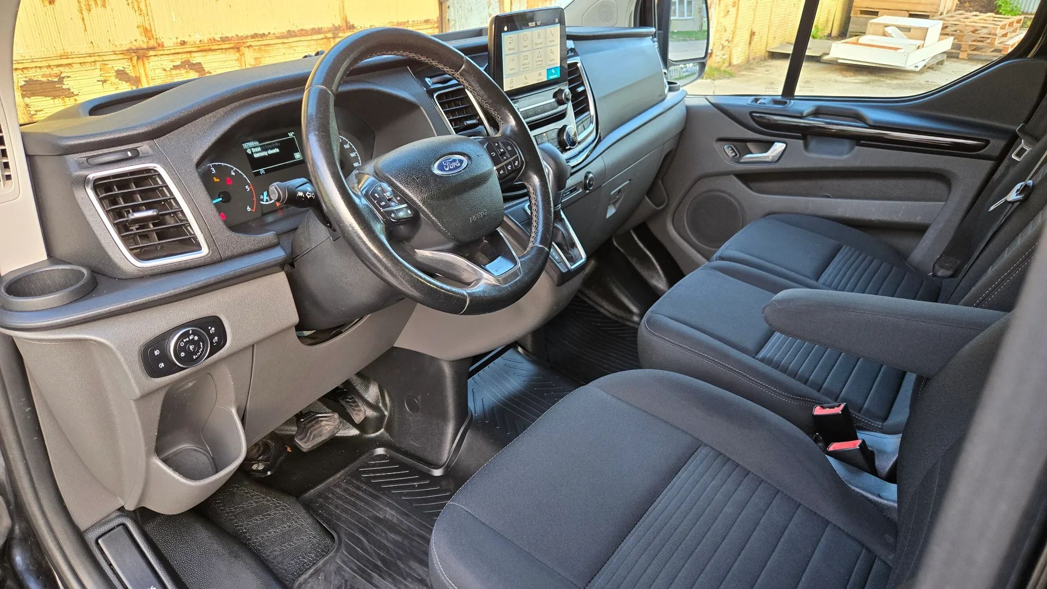 Ford transit custom  FUL LIMITED 2.0Tdci 170ps L2H1 FV23% Bi-Xenon Automat Car Play Webasto
