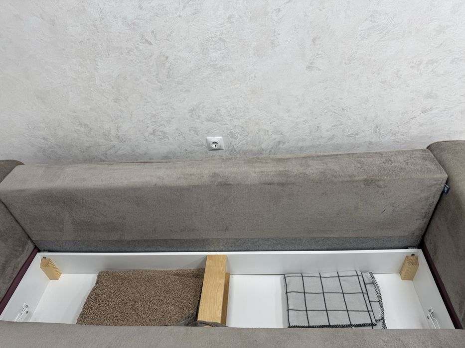 Диван для вітальні