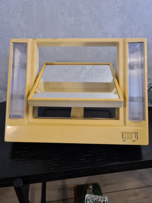 Sprzedam peerelowskie lusterko