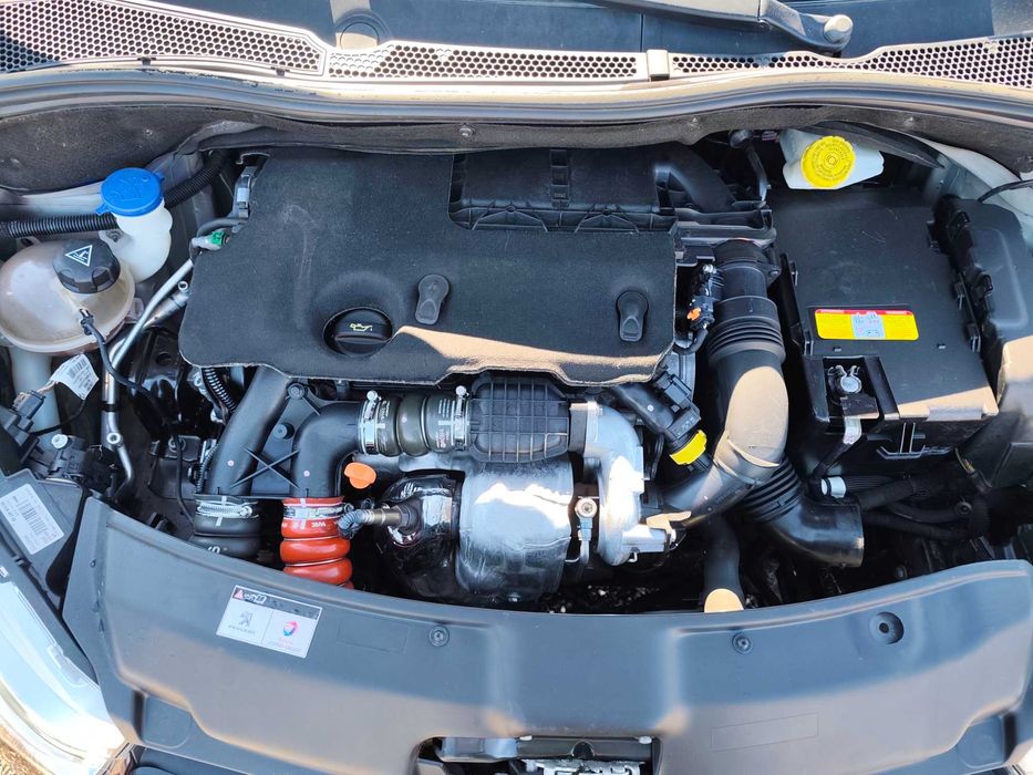 PEUGEOT 208 1.6HDI modelo XY