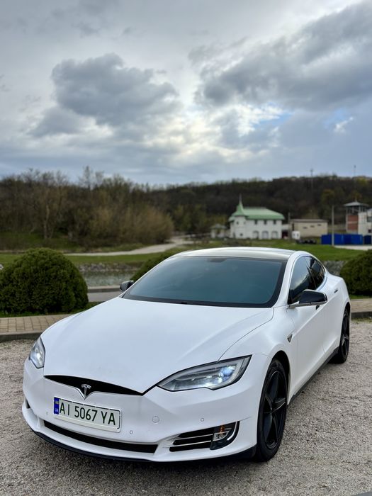 Tesla model S P85 2013р