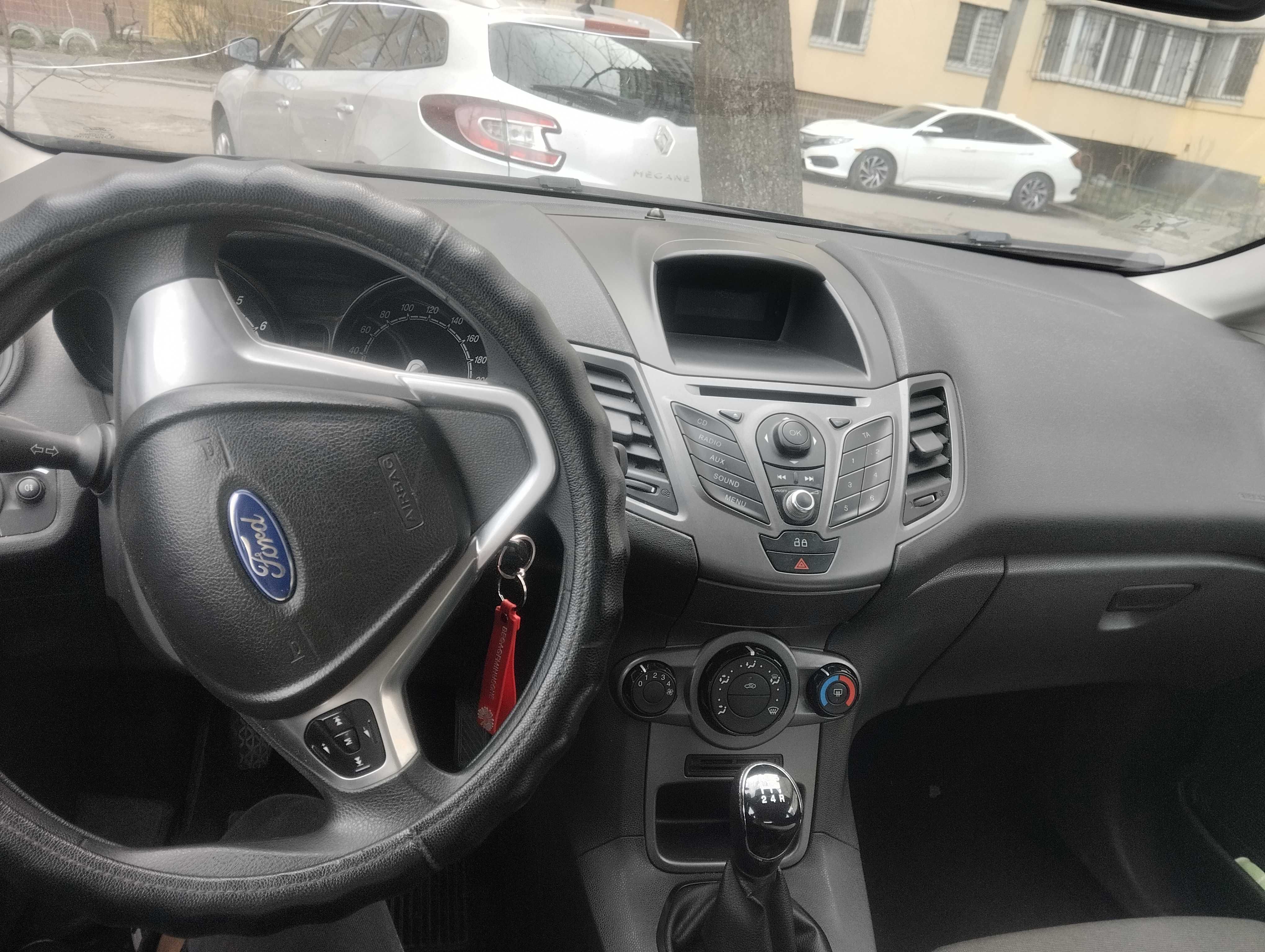 Ford fiesta 2013 год.пробег 65 тыс.