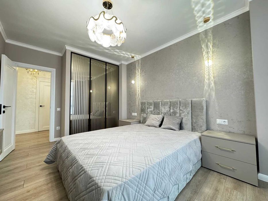 Функціональна трикімнатна з видом на річку