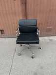 Eames Vitra soft pad ea 217 krzesło w czarnej skórze