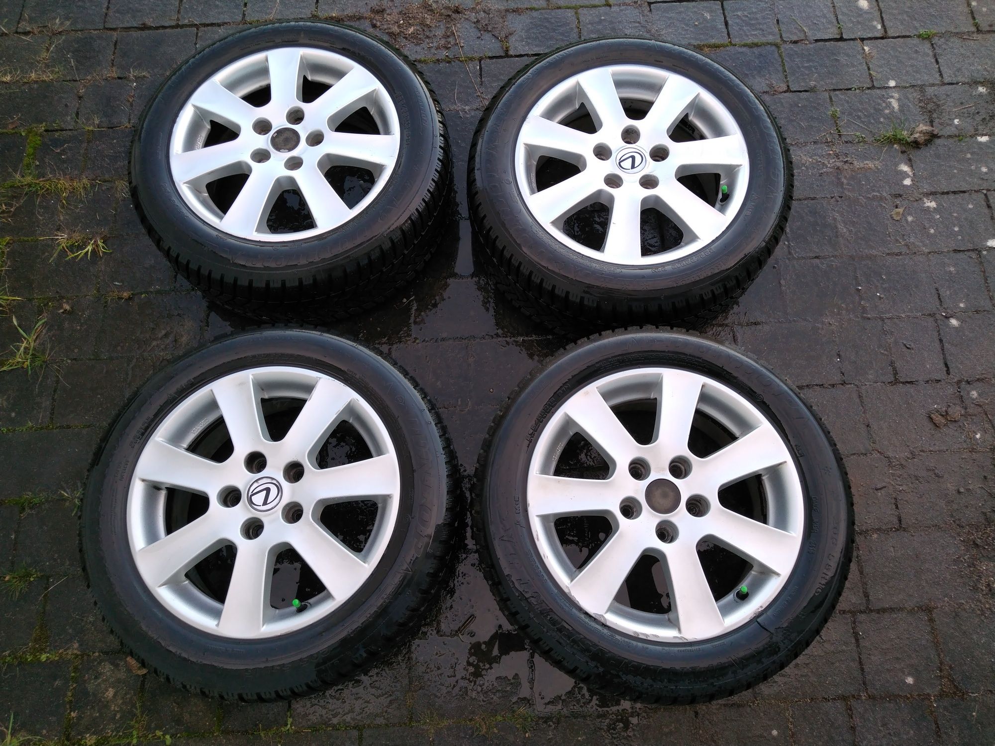 Felgi aluminiowe Koła z oponami zimowymi R16 5*114,3 Lexus