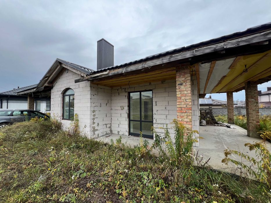 Одноповерховий будинок з частковим ремонтом та гаражем-масив Фортовий!