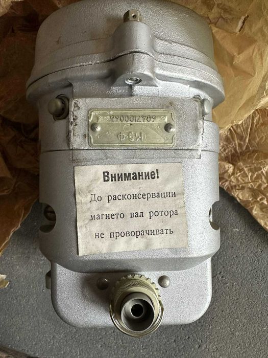 Magneto m-9F jest przeznaczony do wytwarzania prądu wysokiego napięcia