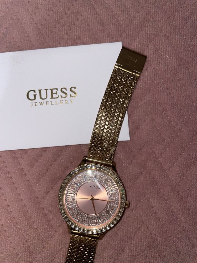 Relogio GUESS dourado