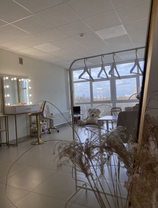 Оренда візажного столика / стіл бровіста ( є ГЕНЕРАТОР)