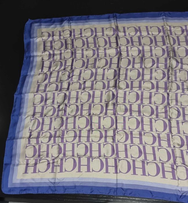 Lenço 100 % seda Carolina Herrera