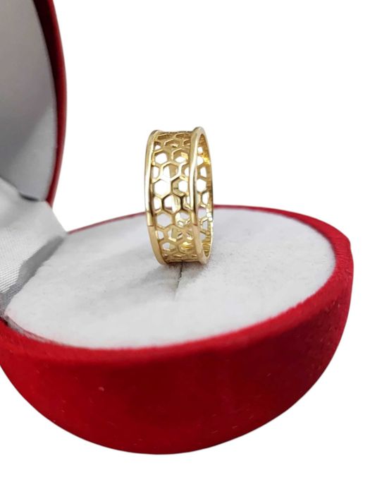 Złoty ażurowy pierścionek plaster miodu