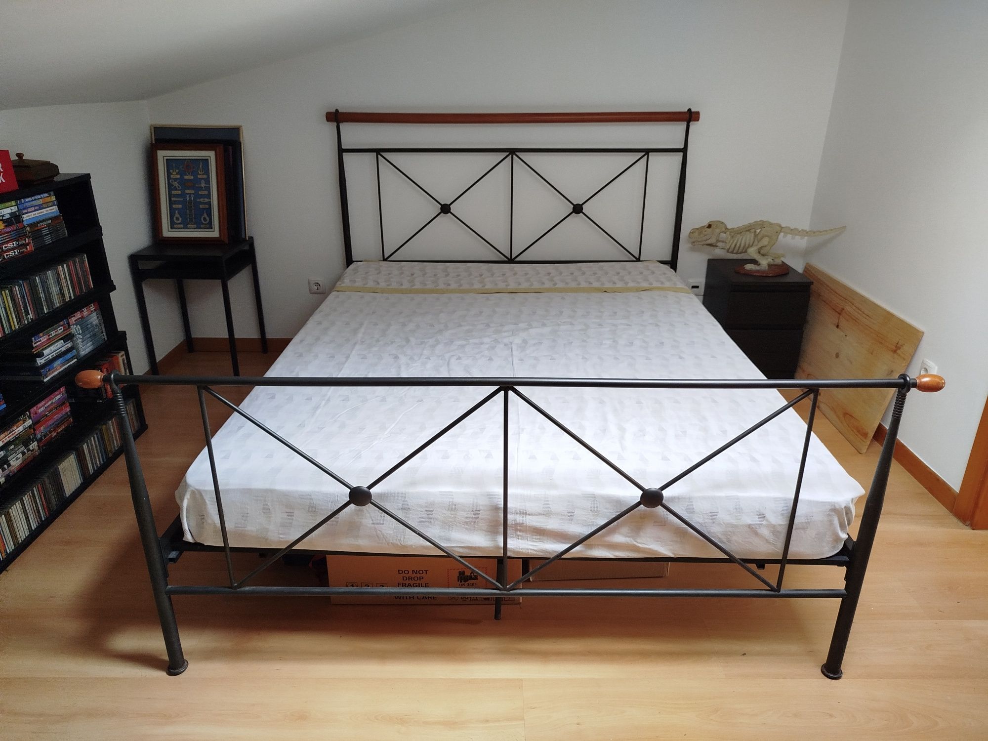 Cama de casal em ferro