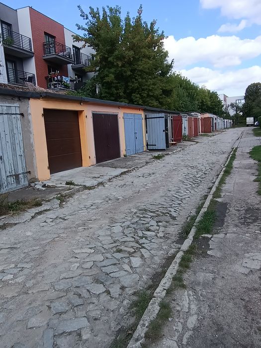 Garaż murowany ul. Walentynowicz