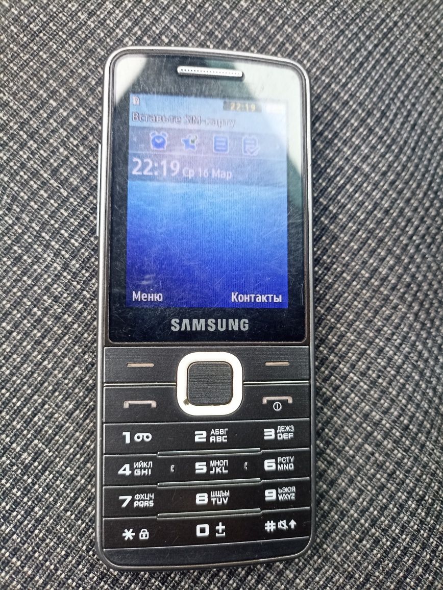 Телефон Samsung.   5610