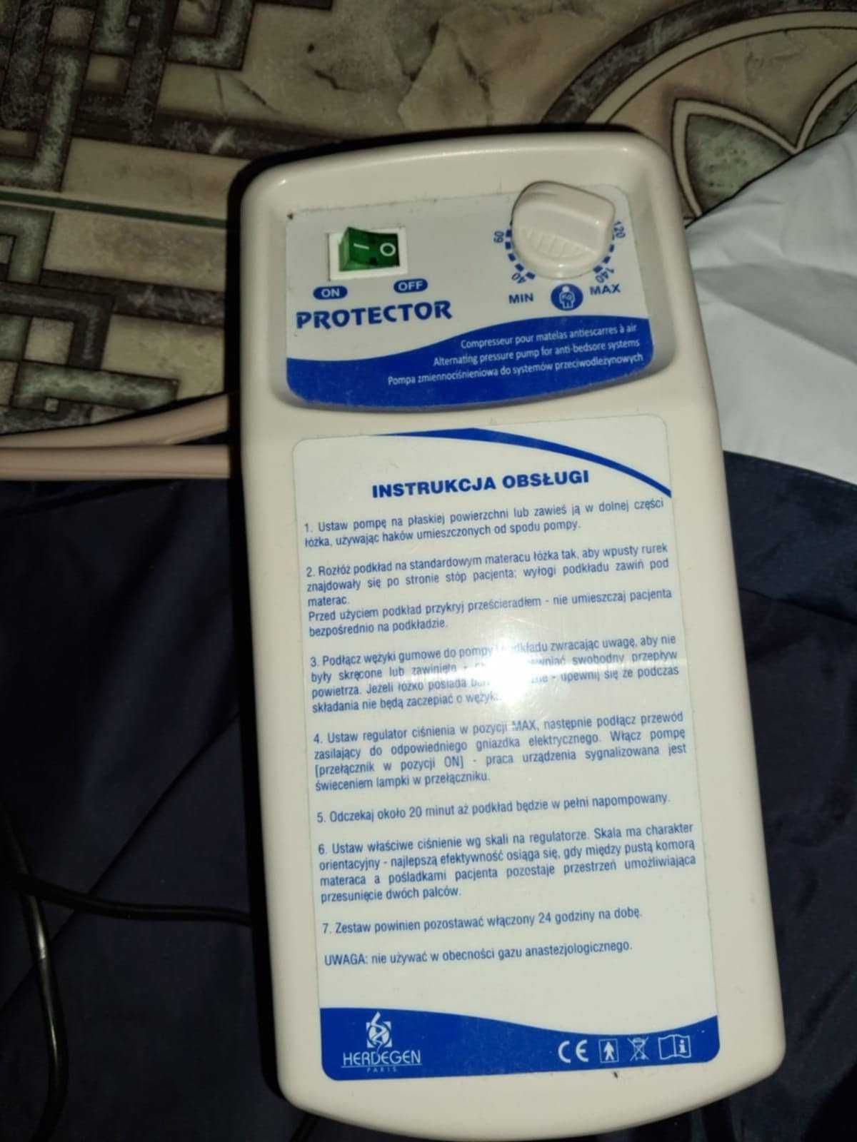 Materac przeciwodleżynowy rurowy marki Protector.