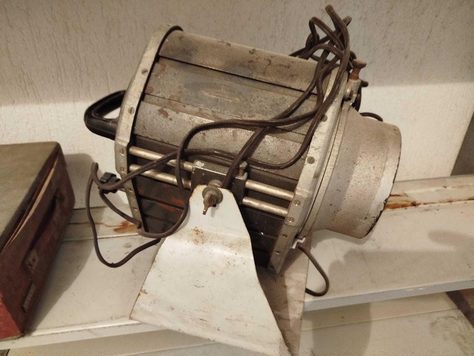 Reflektor sceniczny lampa teatralna PRL lampa kinowa