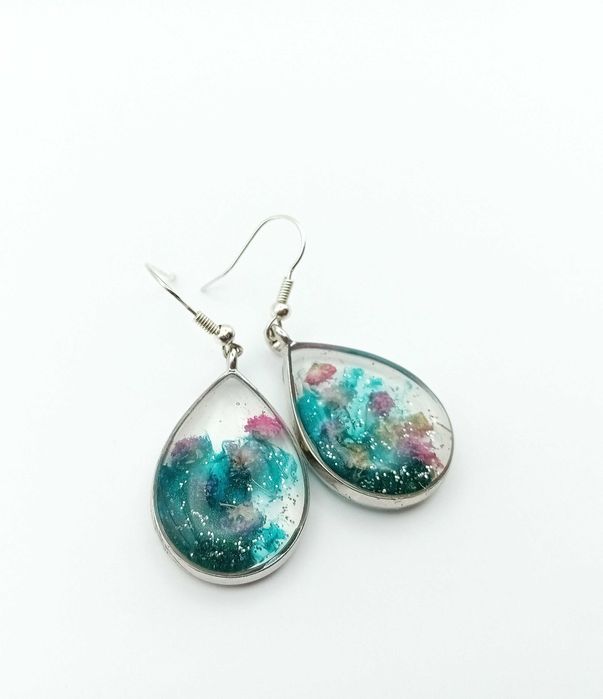 Kolczyki w Kształcie Łezki z Żywicy z Suszoną Gipsówką - Handmade