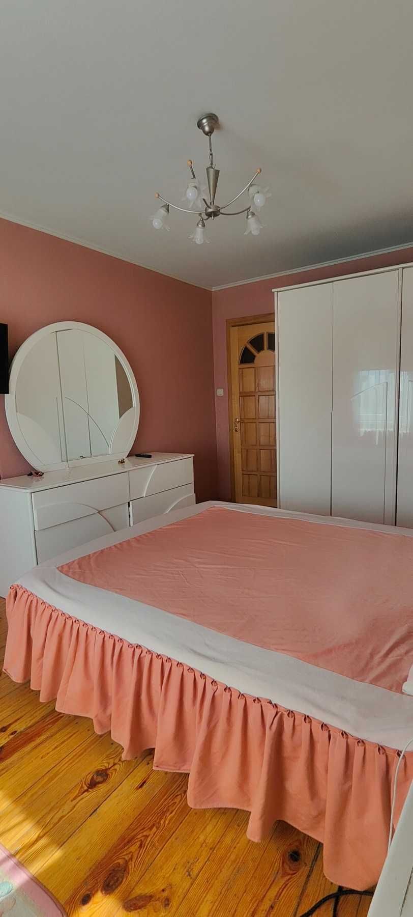 Продаж 3 кімнатної квартири на Митниці (перепланована з 5 кімнатної)
