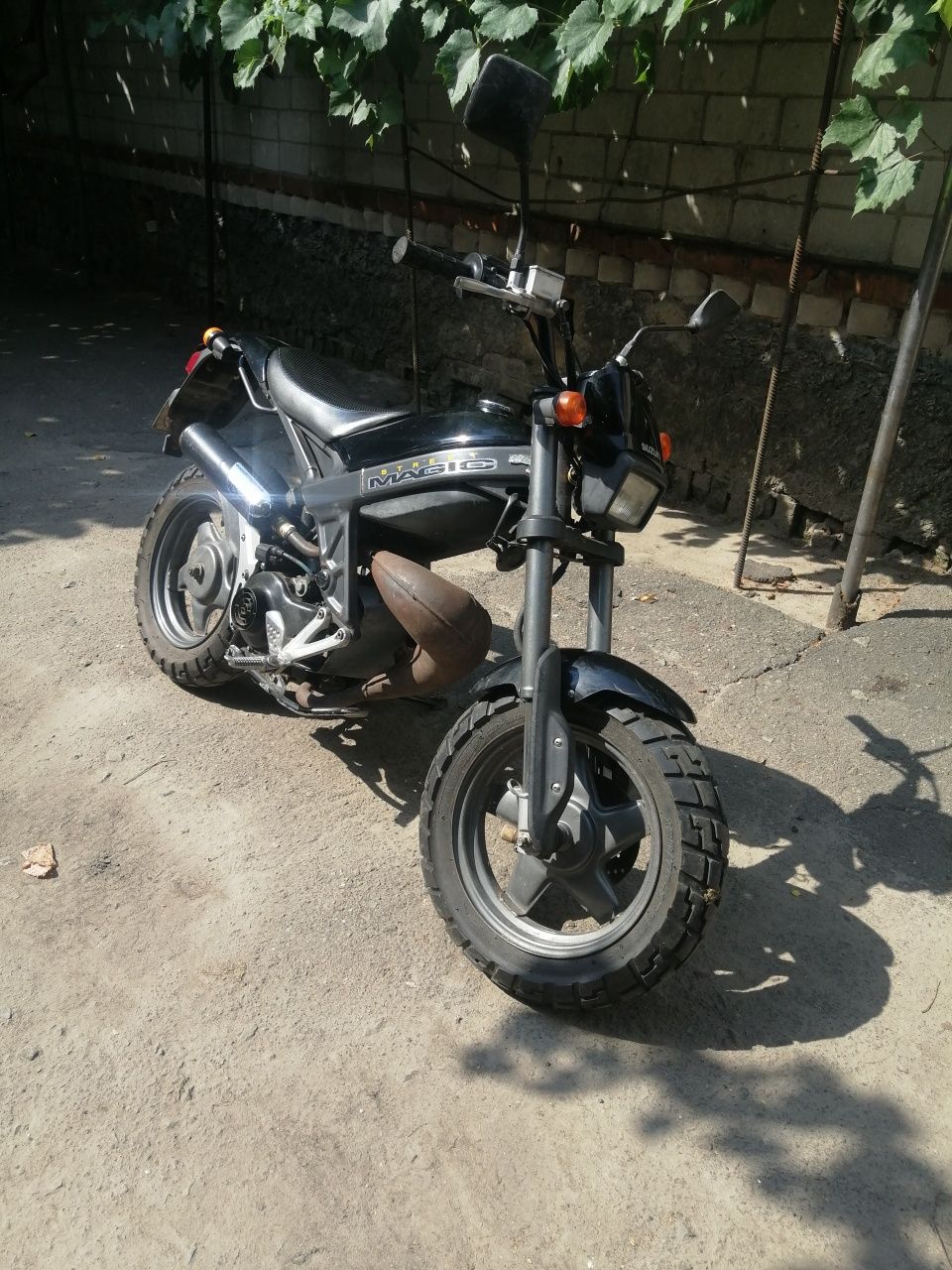 Suzuki strit megik. 2001г.