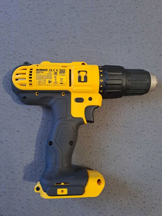 Wiertarko-wkrętarka udarowa DeWalt DCD776
