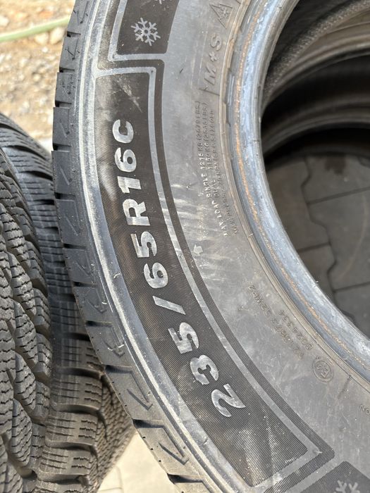 Sprzedam 2 opony zimowe do Busa 235/65R16C