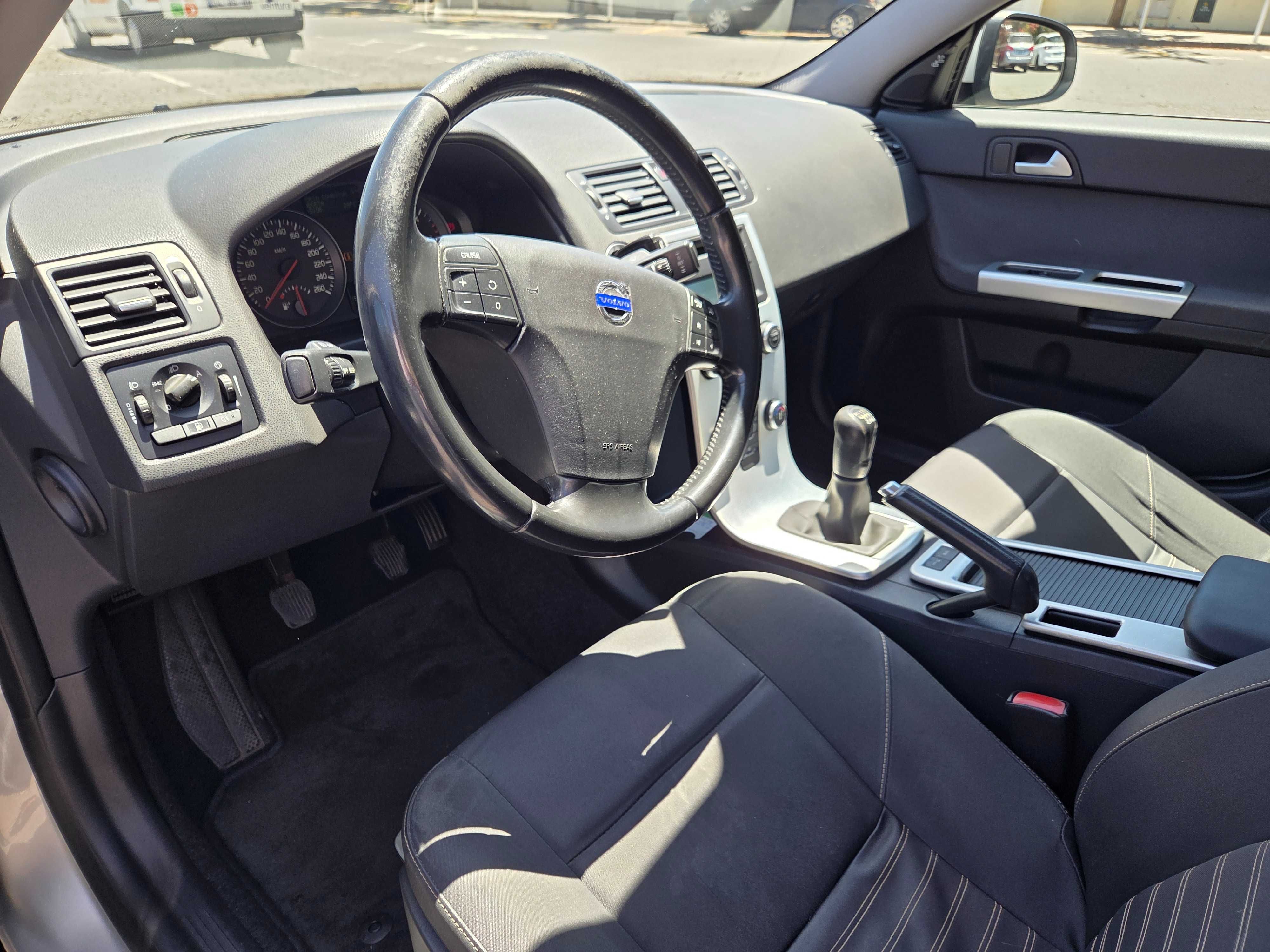 Volvo S40 1.6 Diesel – Elegante, Económico e Impecável!