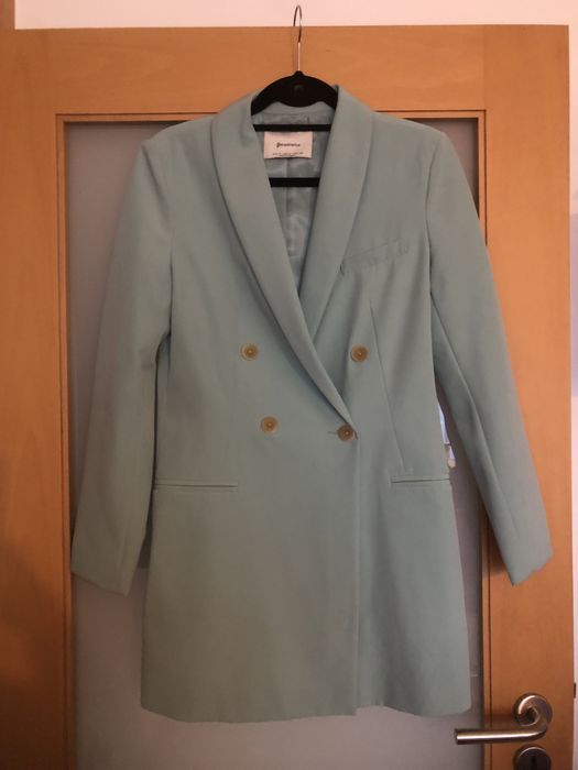 Blazer comprido verde agua com botoes bege