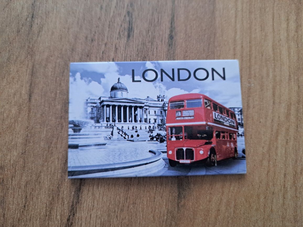 London Londyn magnes na lodówkę czerwony autobus Trafalgar Square