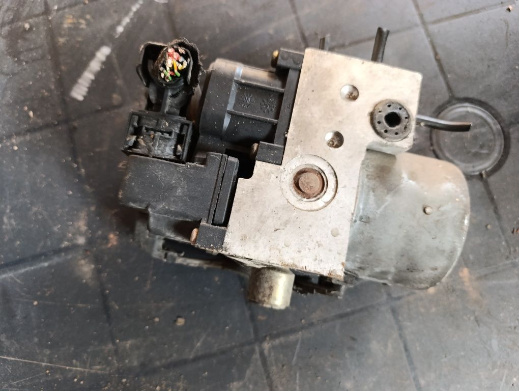 Pompa hamulcowa ABS servo volkswagen passat B5 audi a4 b5