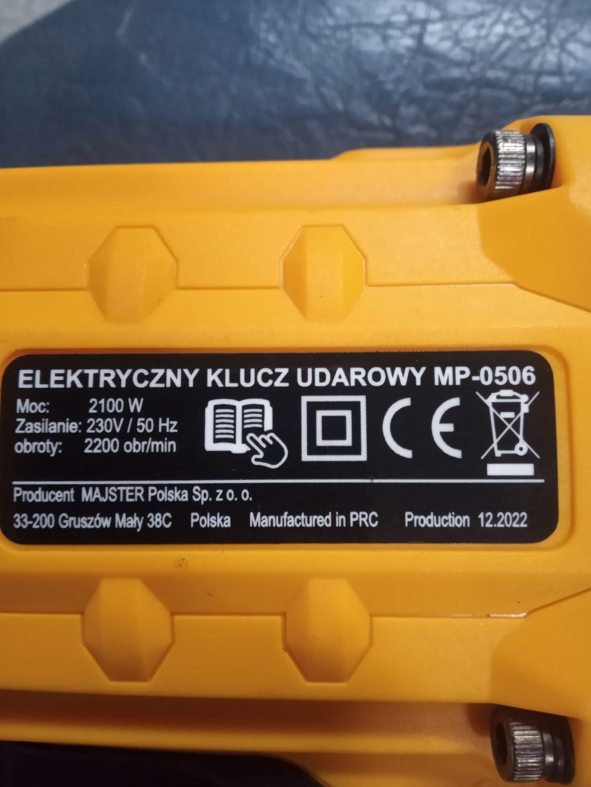 Elektryczny klucz udarowy + komplet nasadek udarowych Majster Polska