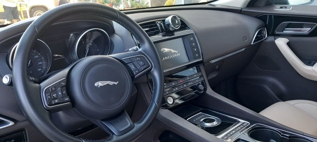 Jaguar F-Pace | Azul